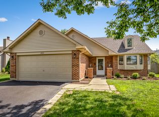 2935 Fox Hill Rd, Aurora, IL 60504