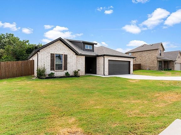 2nd image of 2110 Briarwood Dr