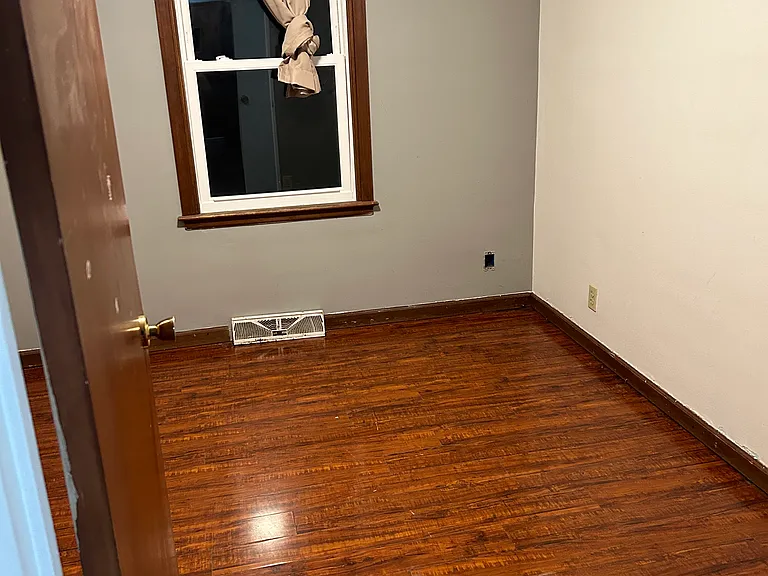 307 N Boehning St — Photo 11