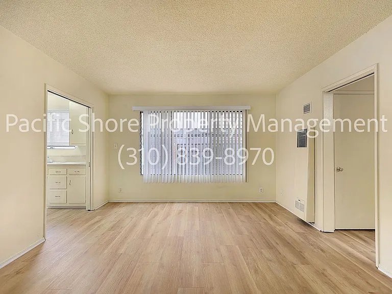 11th Street Apartments — Photo 3