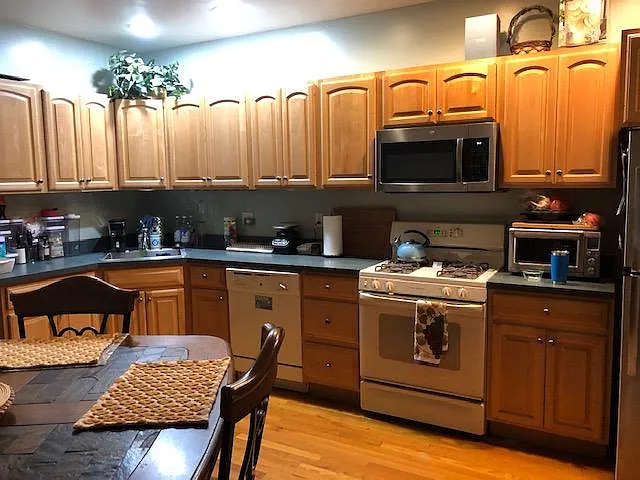 2 bed, 1800 sqft, $3,200 — Photo 2