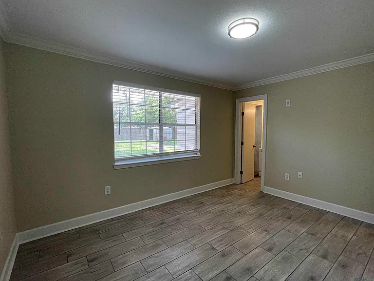 331 E Bolivar Dr — Photo 15