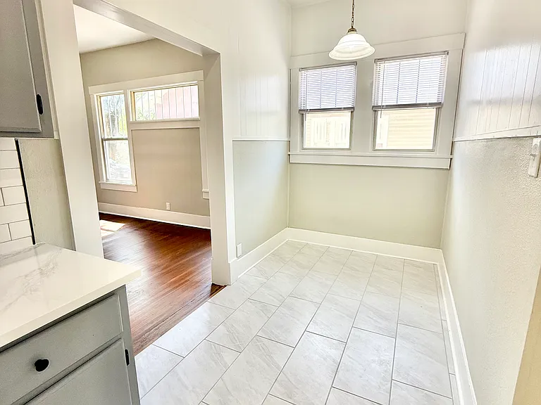 1201 E Lamar St — Photo 27