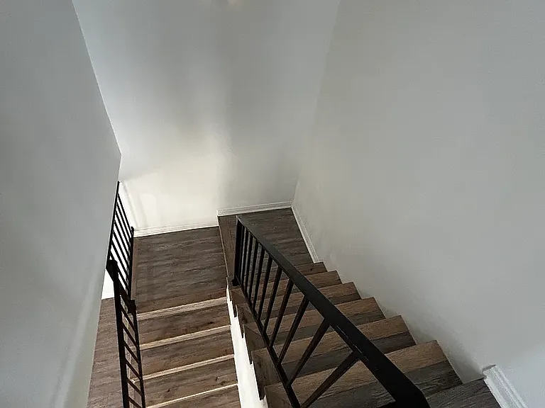 14359 Haynes St #5 — Photo 3