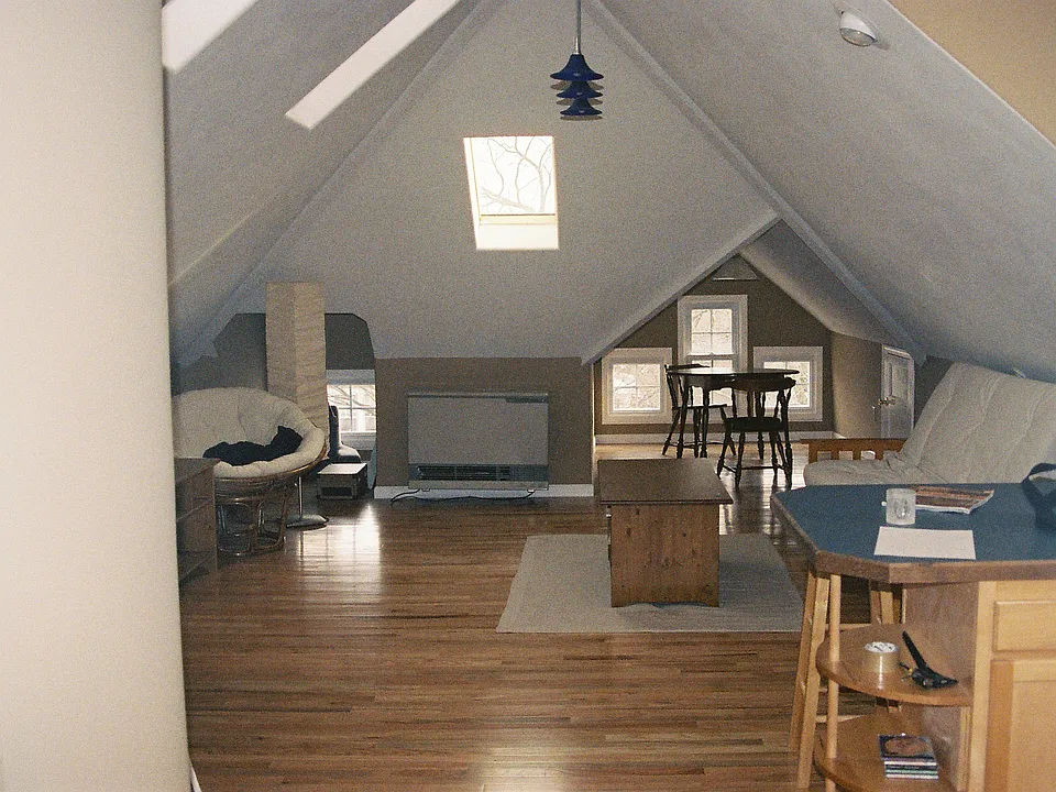 Lots of natural light open floorplan