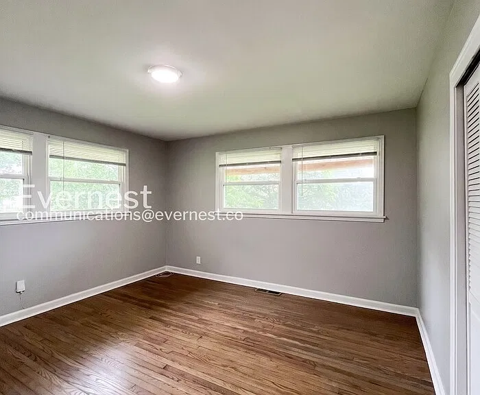 405 Cedarvalley Dr — Photo 7