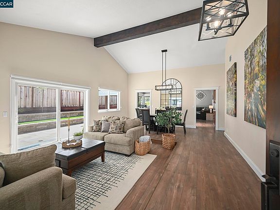 5th image of 9529 Thunderbird Dr