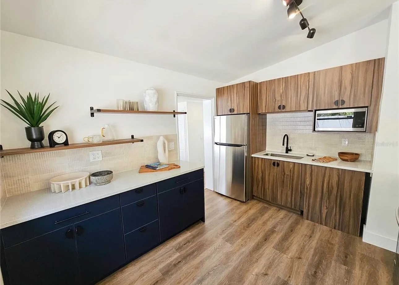 3 bed, 1300 sqft, $3,250 — Photo 3