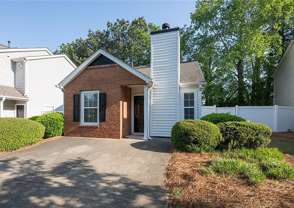 1st image of 207 Daventry Way