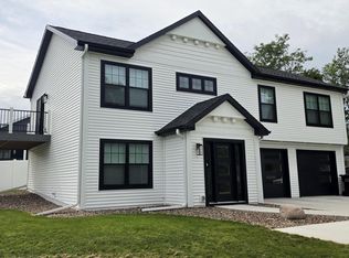 N3392 Narcissus Rd, Lake Geneva, WI 53147