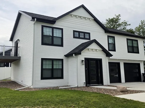 3392 N Narcissus ROAD, Lake Geneva, WI 53147