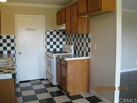4th image of 418 Granite St