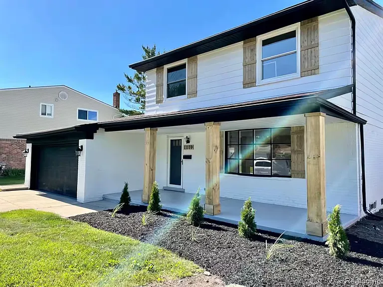 11179 Mandale Dr — Photo 2