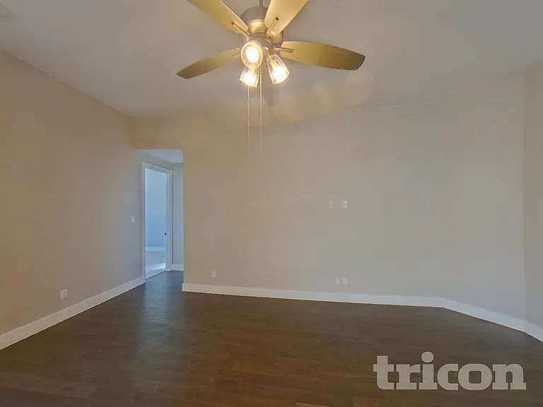 1008 Faringdon Dr — Photo 3