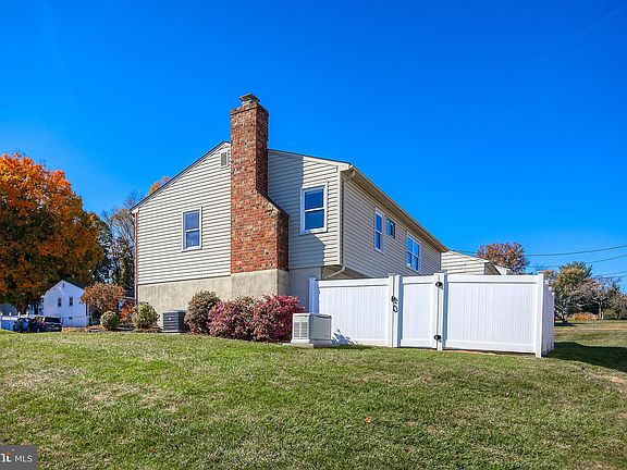 4th image of 149 W Chestnut Hill Ln