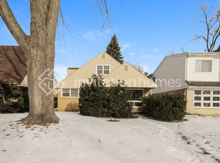 5240 Lee St, Skokie, IL 60077