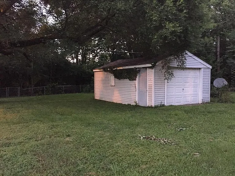212 Crystal Lake Dr — Photo 12