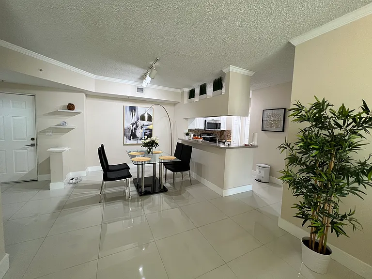 17100 N Bay Rd #1813 — Photo 4