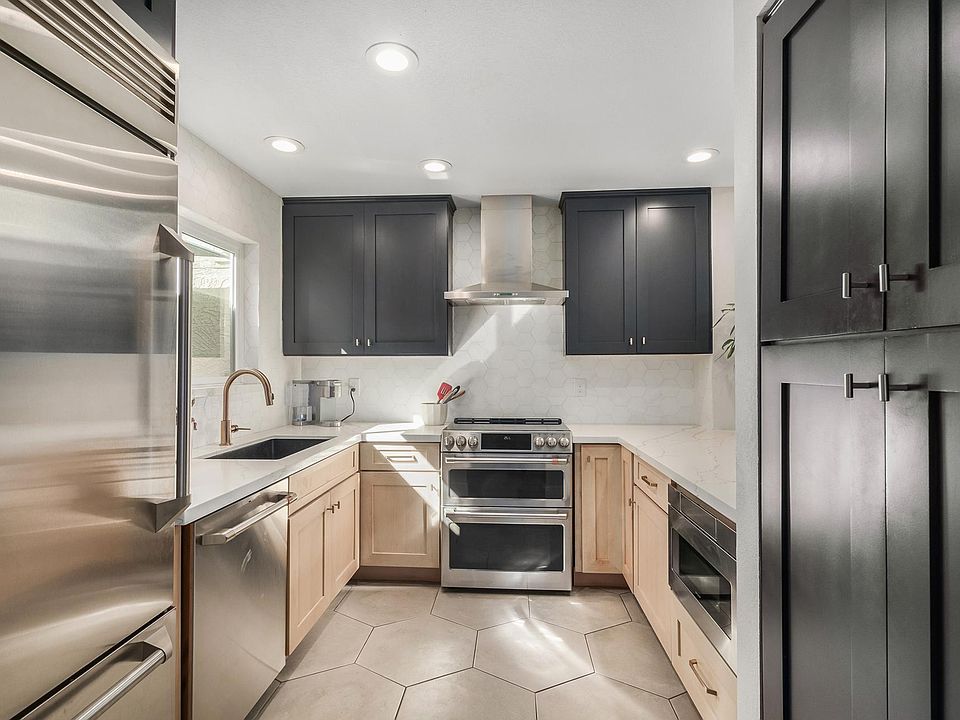 Kitchen with Luxury appliances