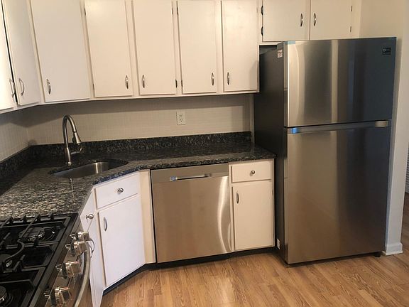 2nd image of 328 Bromley Pl #328