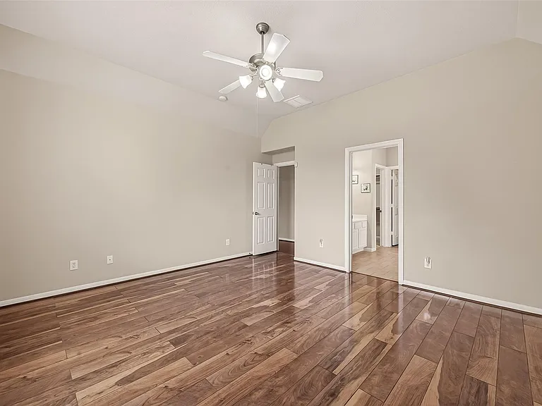 13719 Saxony Dr — Photo 24