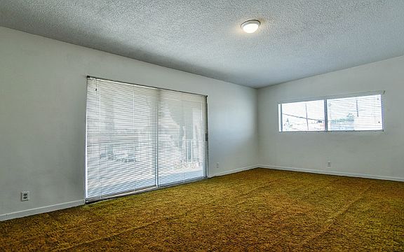2nd image of 4711 Melrose Ave