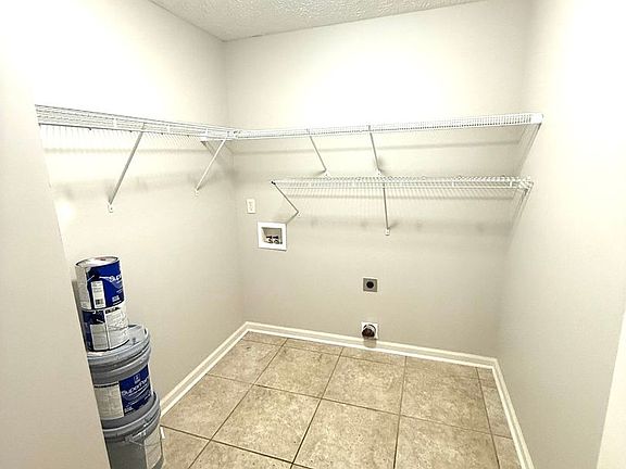4th image of 8708 Lindsey Ln
