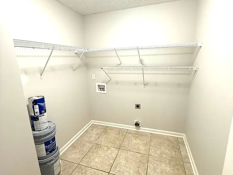 8708 Lindsey Ln — Photo 4