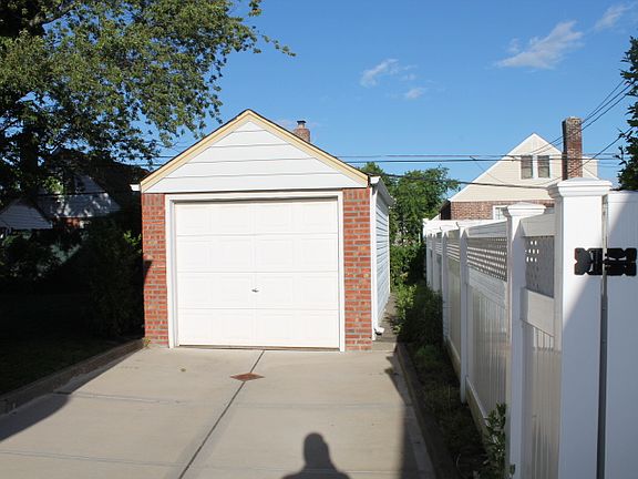 4th image of 11807 228th St
