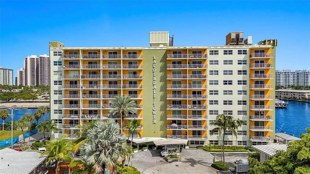 2 bed, 2.0 bath, 1040 sqft, $3,200 — Photo 2
