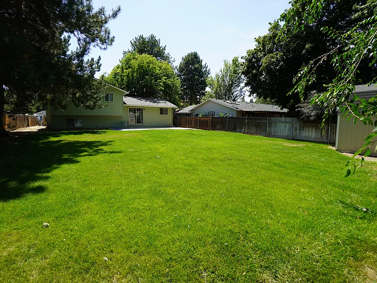 698 S Berwick Dr — Photo 31