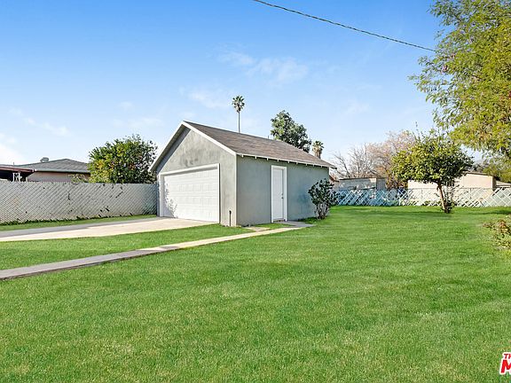 4th image of 1388 Magnolia Ave