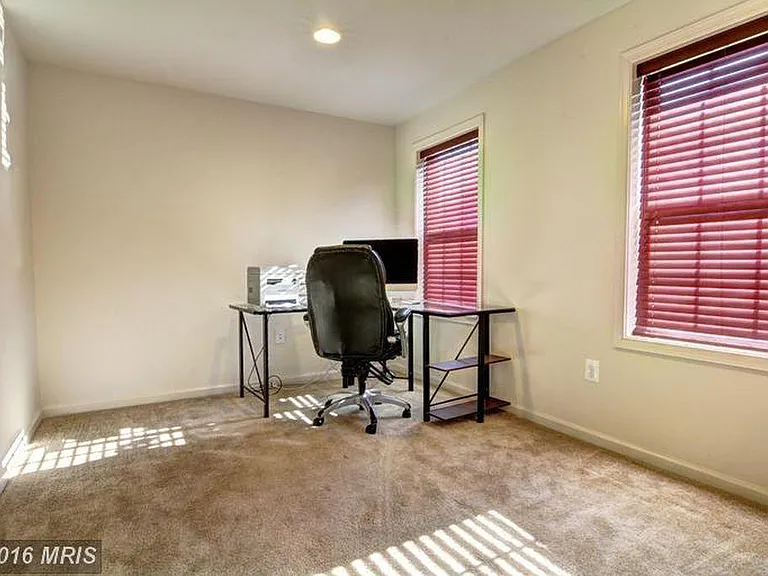 25095 Croxley Green Sq — Photo 17