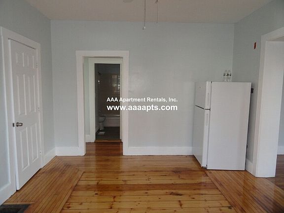 4th image of 28 Essex St