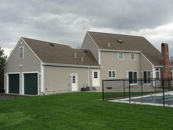 5th image of 19 Johnson Dr