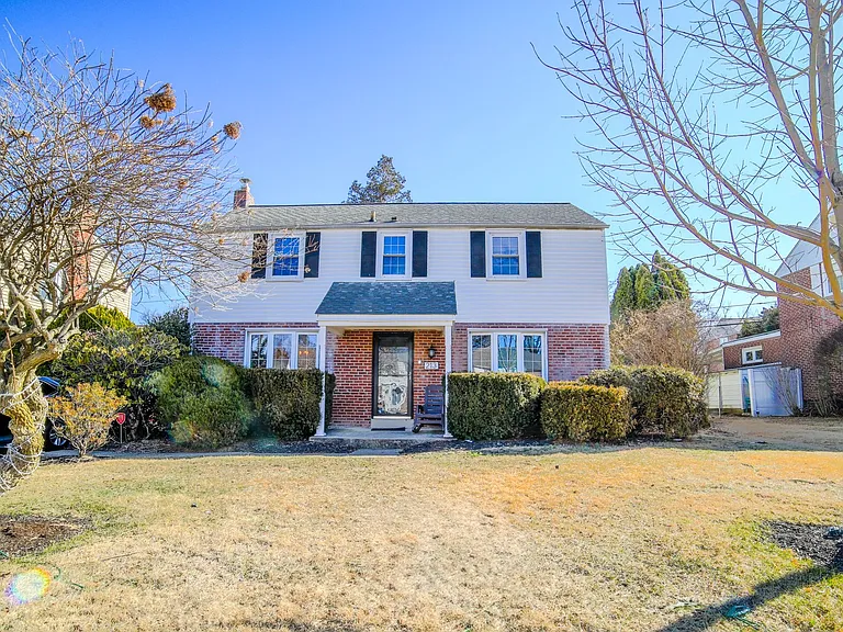 213 Heatherwood Rd — Photo 2