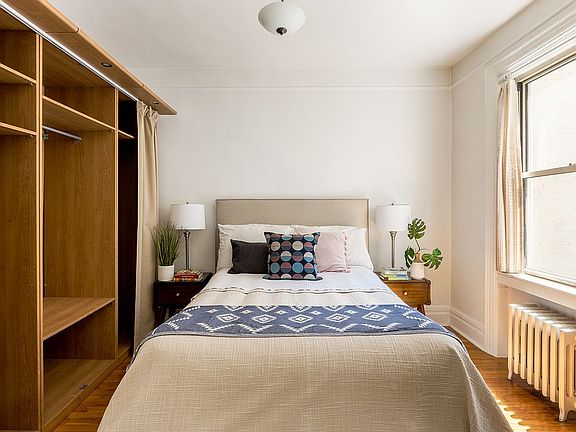 3rd image of 125 E 4th St APT 14