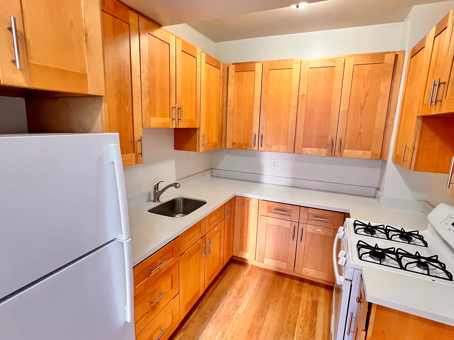 Studio, 450 sqft, $3,100 — Photo 4