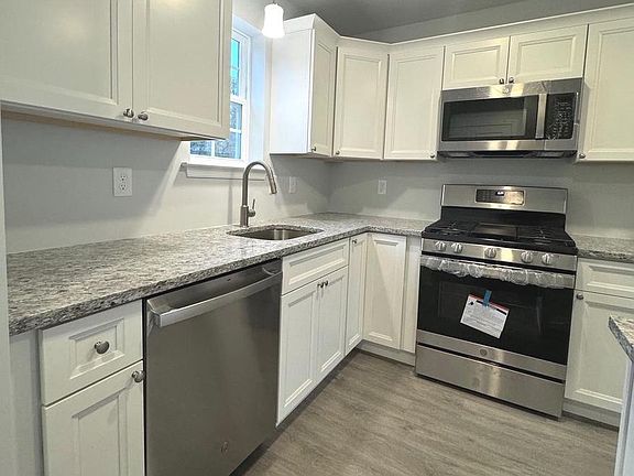 4th image of 525 Dock St #B