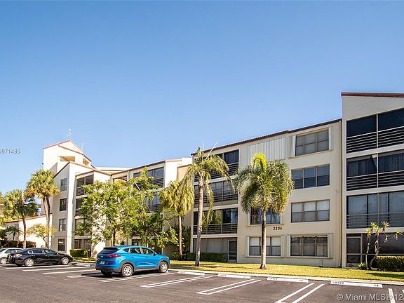 4th image of 2306 S Cypress Bend Dr APT 320