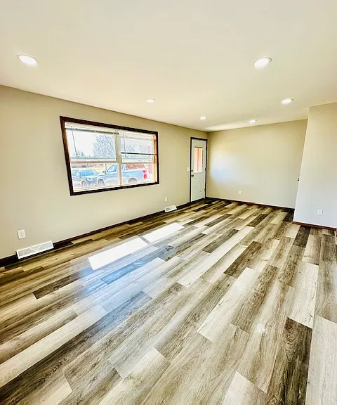 1038 E Northwood Dr — Photo 4