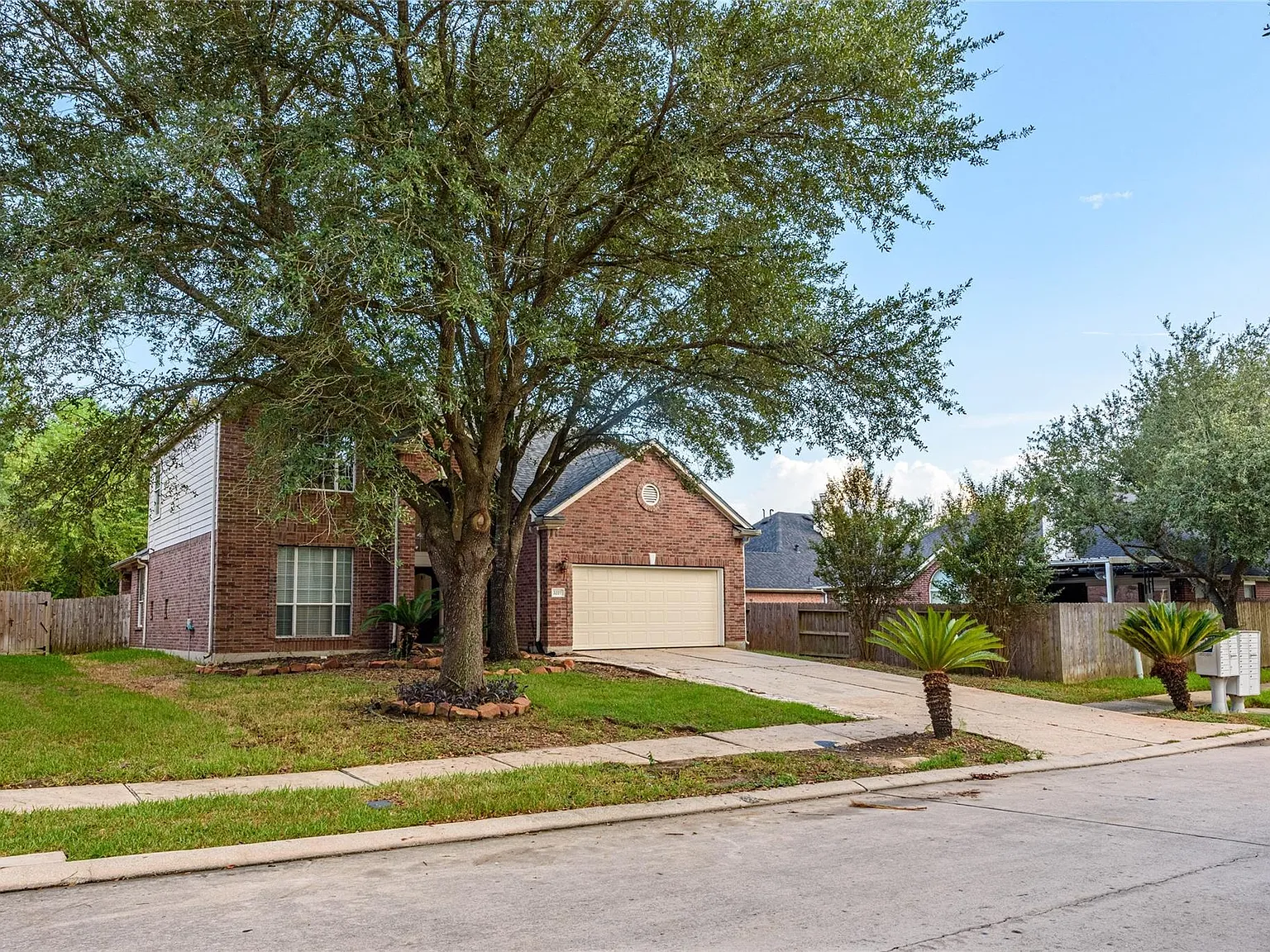 4 bed, 2.5 bath, 2761 sqft, $2,600 — Photo 3