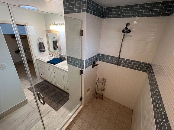 5th image of 960 Collegeview Dr