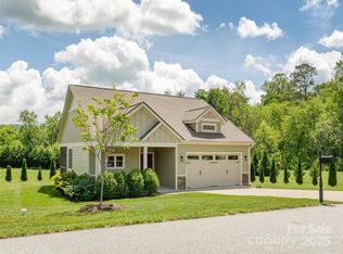 896 Blacksmith Run Dr, Hendersonville, NC 28792