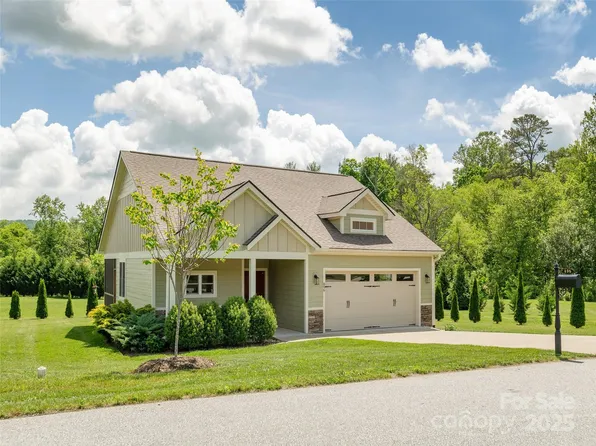 896 Blacksmith Run Dr, Hendersonville, NC 28792