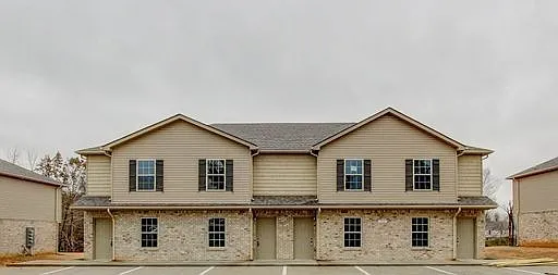 250 Fairview Ln #D — Photo 1