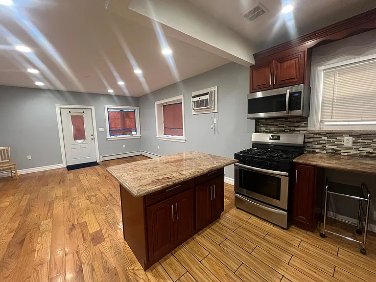 14421 Lakewood Ave #1 — Photo 6