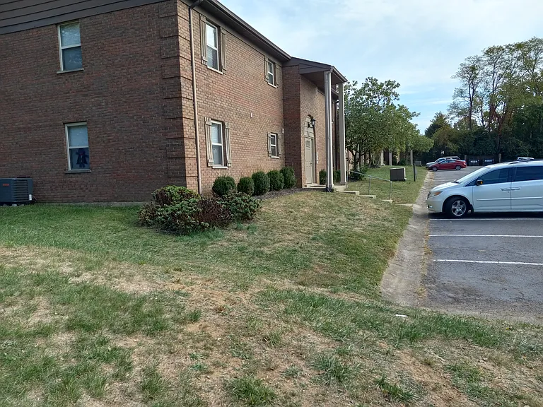 Chateau Ridge Apartments — Photo 3