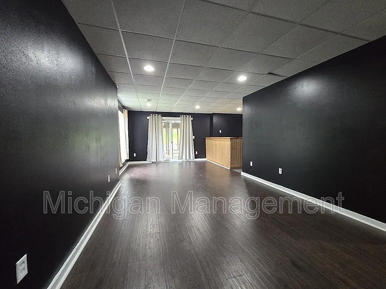 684 Glenlivet St — Photo 38