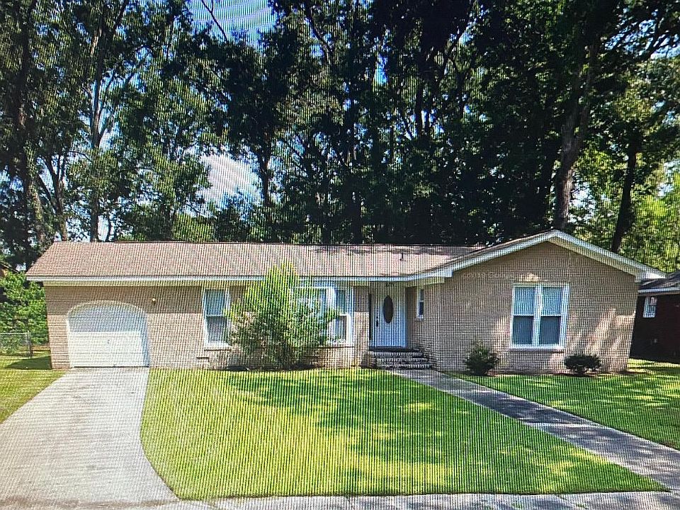 2811 Haverhill Cir., N. Chas. 29420
3 BD, 2 Full Bath, Fenced yard